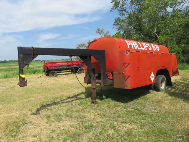 Pull-type fuel trailer